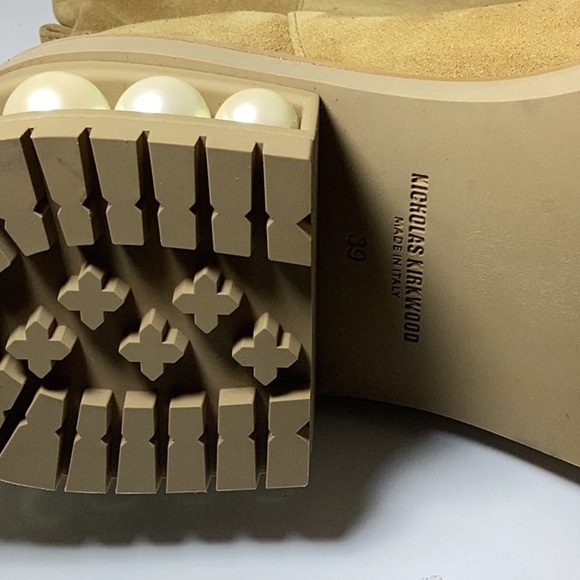 Leather riding boots
Nicholas Kirkwood - Picture 6 of 8